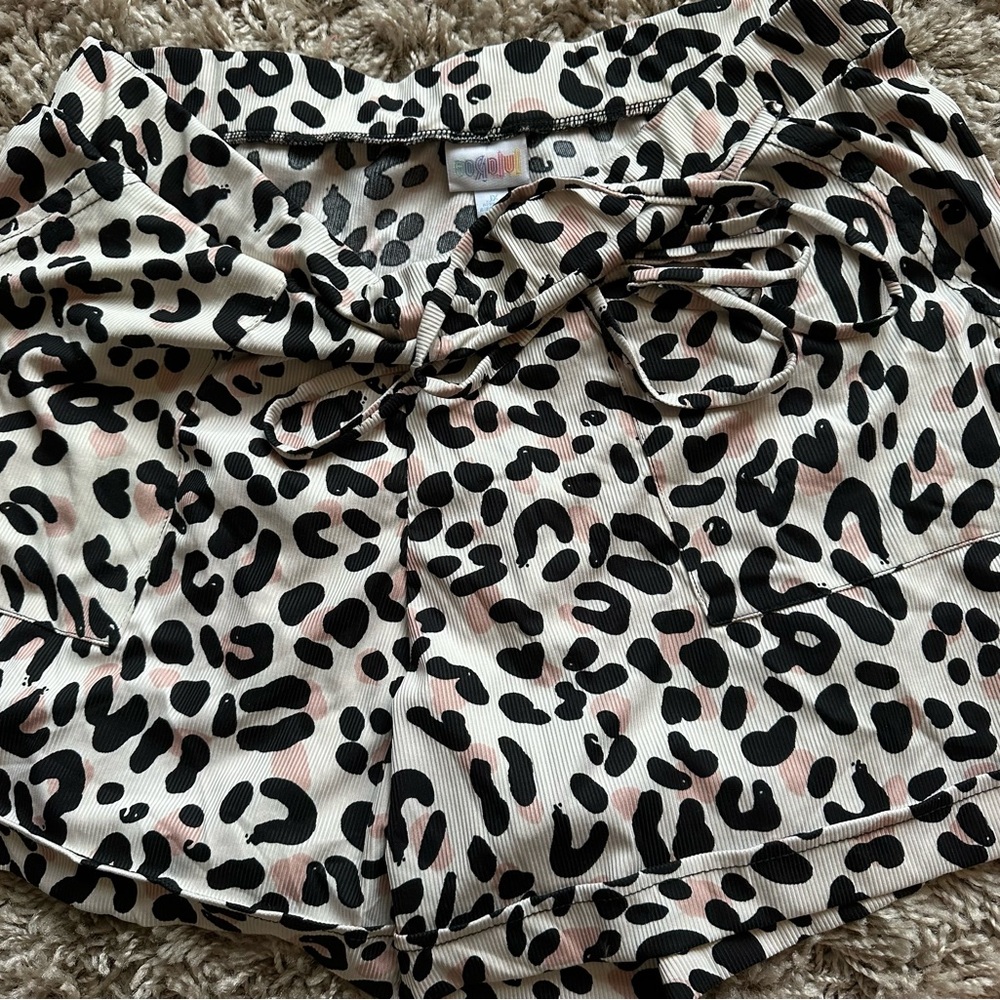 LuLaRoe Black and Pink Patterned Jessica Shorts-XL